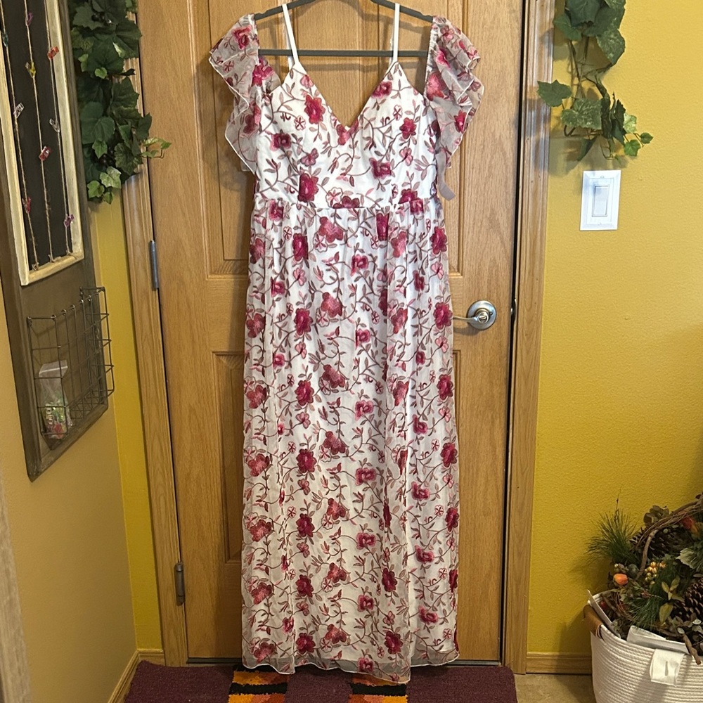 Little Mistress Beautiful Floral Embroidered Maxi Dress Size 10.
